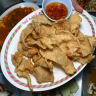 ร้านอาหารเจ้ไพรริมเขื่อนท่าฉลอม