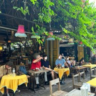 Madame Musur Bar & Restaurant