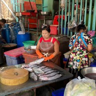 ร้านอาหารเจ้ไพรริมเขื่อนท่าฉลอม