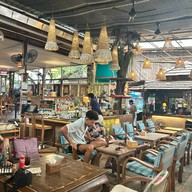 Madame Musur Bar & Restaurant