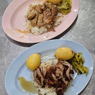 เมนูของร้าน เล่อขาหมูทรงเครื่อง