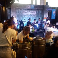 ราดหน้าพาราเมาท์ ยศเส ยศเส