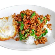 วาเลนลูกชิ้นทอด สุขุมวิท 36
