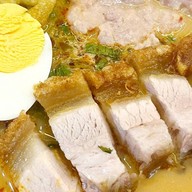 ก๋วยเตี๋ยว ต้มยำน้ำข้น ช้างเผือกโภชนา รัชดา 17