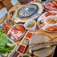 Nanalee Korean Bbq & Restaurant สี่แยกวังหิน
