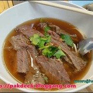 ⭐ก๋วยเตี๋ยวเนื้อนายหมี รัชดา เนื้อตุ๋น ข้าวไข่ข้น หมี่คลุกไก่ฉีก  กะเพรา คั่วพริกเกลือ👍 ⭐ดินแดง รัชดา