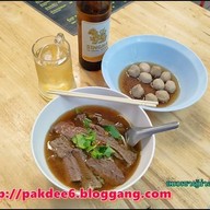 ⭐ก๋วยเตี๋ยวเนื้อนายหมี รัชดา เนื้อตุ๋น ข้าวไข่ข้น หมี่คลุกไก่ฉีก  กะเพรา คั่วพริกเกลือ👍 ⭐ดินแดง รัชดา