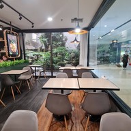 บรรยากาศ Iron Pan ตึกสาธรธานี