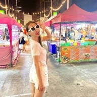 เอแคลร์ ตลาดเดินเล่นท่าพระ