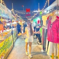 เอแคลร์ ตลาดเดินเล่นท่าพระ