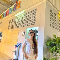 เอแคลร์ ตลาดเดินเล่นท่าพระ