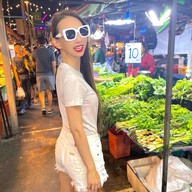 เอแคลร์ ตลาดเดินเล่นท่าพระ