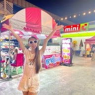 เอแคลร์ ตลาดเดินเล่นท่าพระ