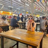 เอแคลร์ ตลาดเดินเล่นท่าพระ