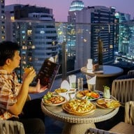 SKY On 20 (Rooftop Bar) Novotel Bangkok Sukhumvit 20