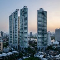 SKY On 20 (Rooftop Bar) Novotel Bangkok Sukhumvit 20