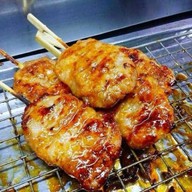 ขายหมูปิ้งเลี้ยงแมว