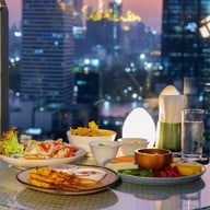 SKY On 20 (Rooftop Bar) Novotel Bangkok Sukhumvit 20