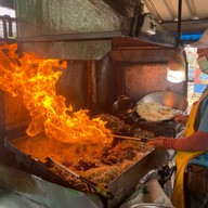 เจ๊น้อยหอยทอด (ท่าฉลอม)