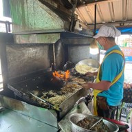 เจ๊น้อยหอยทอด (ท่าฉลอม)