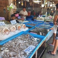ตลาดอาหารทะเลแสมสาร