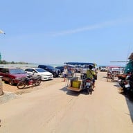 ตลาดอาหารทะเลแสมสาร