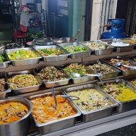 ข้าวแกงลิ้มเจริญ