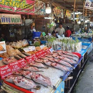 ตลาดอาหารทะเลแสมสาร