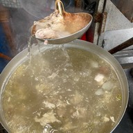 ข้าวหมูแดงบ้านแซ่