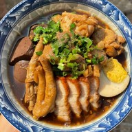 ก๋วยจั๊บหมูกรอบน้ำข้น (บายพาสปากน้ำ)