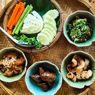 กิ๋นข้าวลำ Kin Khao Lam