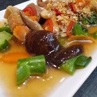 ป้อน แฟชั่นไอส์แลนด์