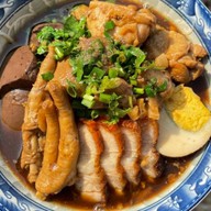 ก๋วยจั๊บหมูกรอบน้ำข้น (บายพาสปากน้ำ)