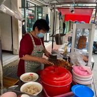 ข้าวหมูแดงบ้านแซ่