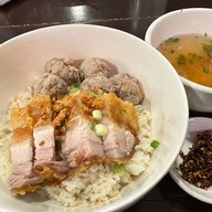 เมนูของร้าน หมี่ยำเจริญ ทับมา ระยอง