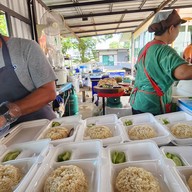 บรรยากาศ ร้านข้าวมันไก่หน้าอู่