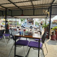บรรยากาศ ร้านข้าวมันไก่หน้าอู่