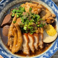 ก๋วยจั๊บหมูกรอบน้ำข้น (บายพาสปากน้ำ)