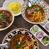 กิ๋นข้าวลำ Kin Khao Lam