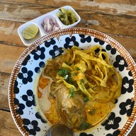 กิ๋นข้าวลำ Kin Khao Lam