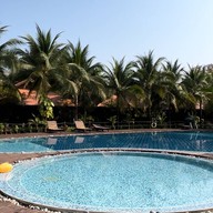 ไม้แก้ว ดำเนิน รีสอร์ต