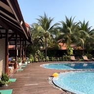 ไม้แก้ว ดำเนิน รีสอร์ต