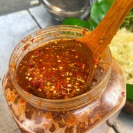 แมวแซ่บ ยำลูกชิ้นปลา น้ำยำพริก 2 สวน ซอยศรีบุญเรือง1 ปากซอยสงวน13