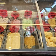 Holidae Icecream Bar  แจ้งวัฒนะ