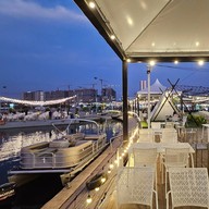 แจ็คกี้ ซีฟู้ด อิมแพ็ค เลคฟร้อนท์, ริมทะเลสาบเมืองทองธานี