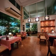 Silom Village สุขุมวิท 31