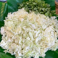 แมวแซ่บ ยำลูกชิ้นปลา น้ำยำพริก 2 สวน ซอยศรีบุญเรือง1 ปากซอยสงวน13