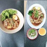 เฮียตงข้าวขาหมูน้ำแดง-ก๋วยจั๊บน้ำข้น
