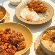 maneefriedchicken - ข้าว ไก่ทอด & ไข่ข้น สาขาสันติธรรม