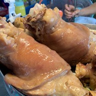 เมนูของร้าน ข้าวขาหมูนายโอว ตลาดชุมพลพาณิชย์